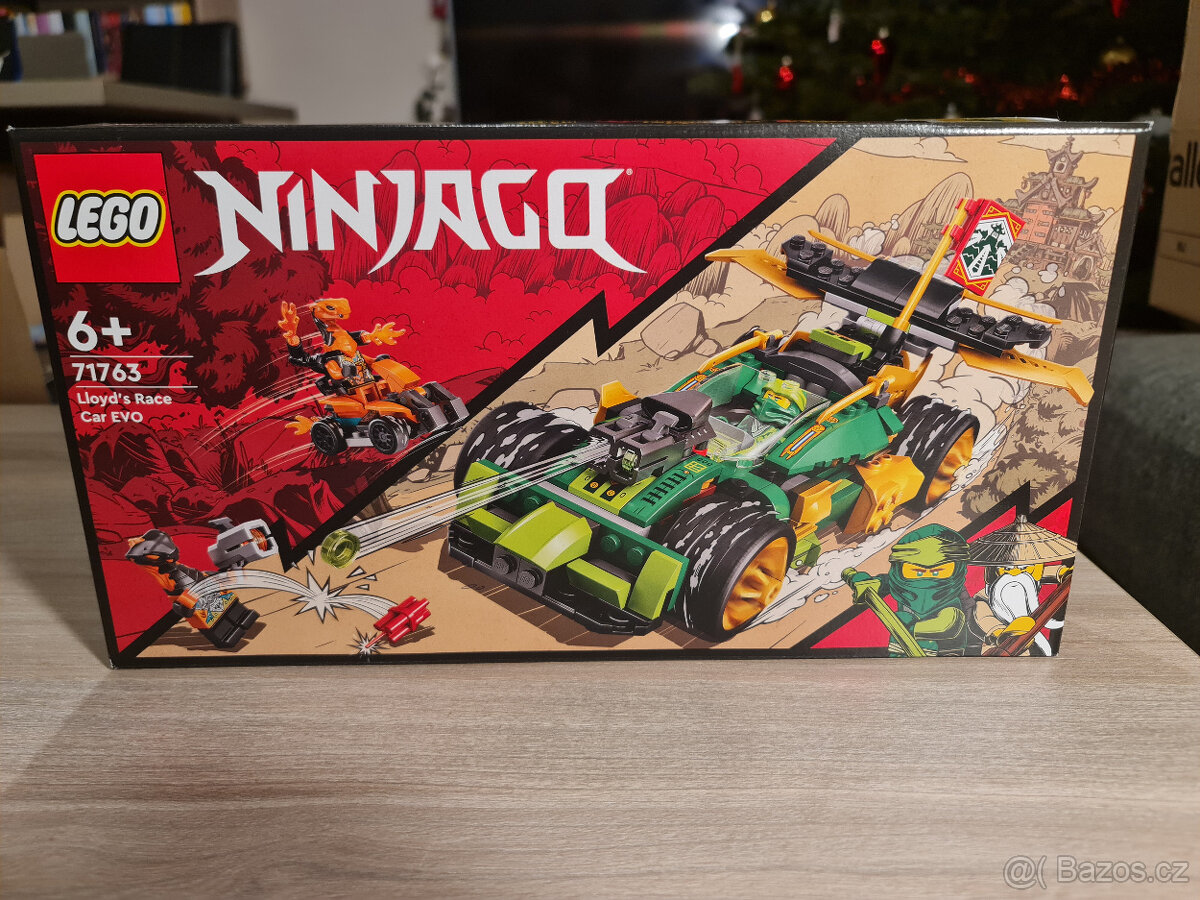 LEGO® NINJAGO® 71763 Lloydův závoďák + dárek