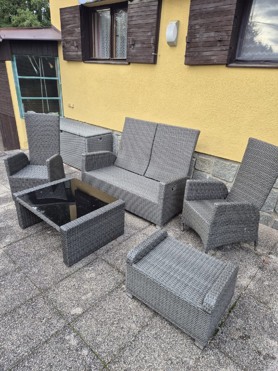 Ratanový nábytek
