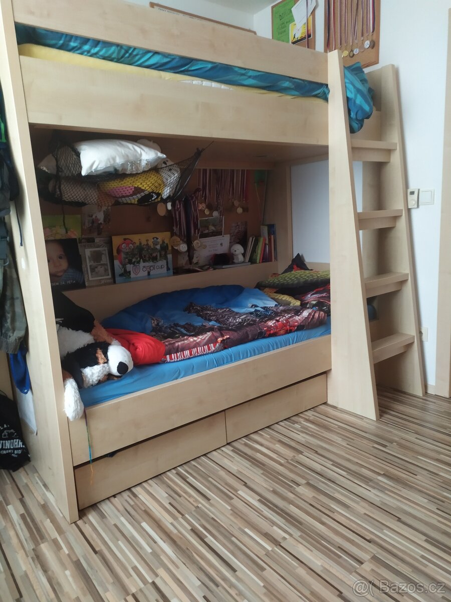 PATROVÁ POSTEL S ÚLOŽNÝM PROSTOREM NA MÍRU + MATRACE