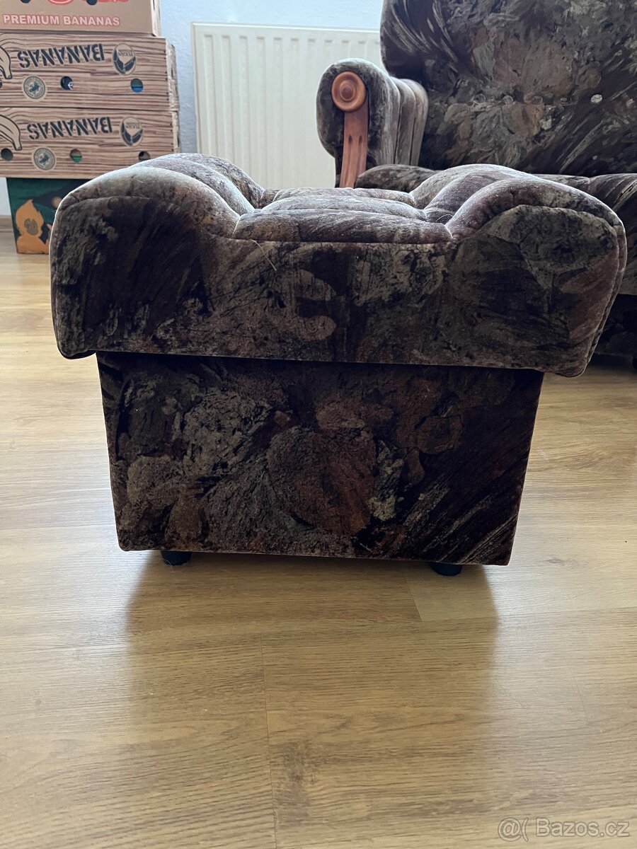 Za odvoz - gauč, 2 křesla a 2 taburetky