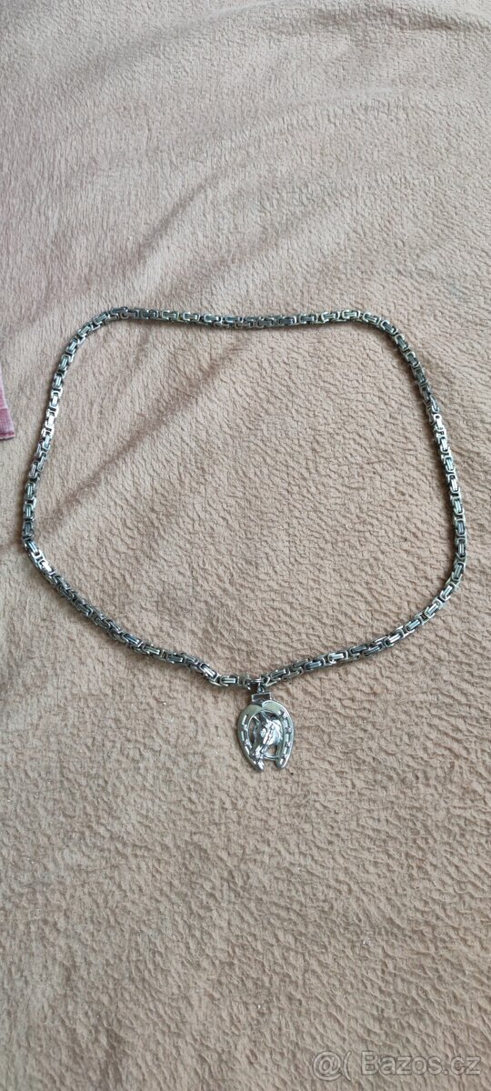 Řetízek s podkovou