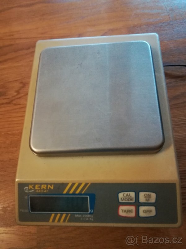 Jemná laboratorní váha