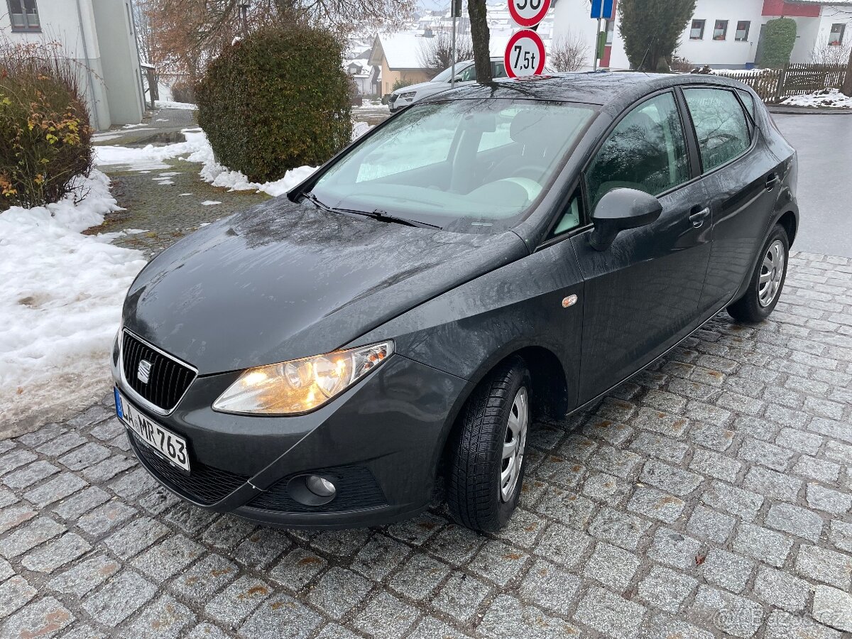 SEAT IBIZA 1,4 63KW 2010 PLNÝ SERVIS 8XPNEU