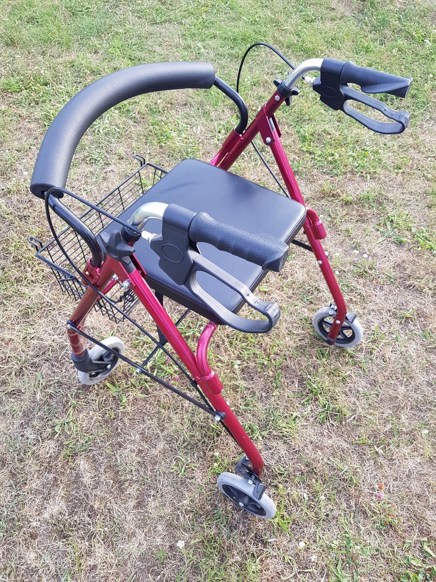 Chodítko čtyřkolové