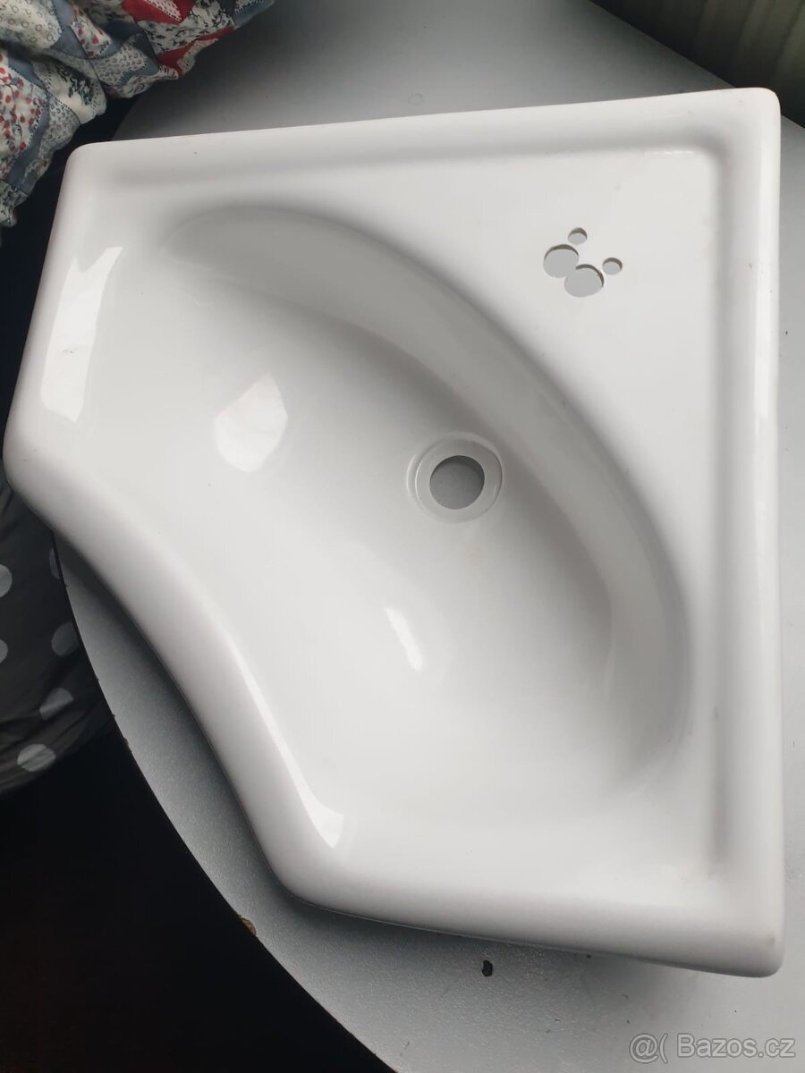 Rohové umyvadlo Comet mini 1