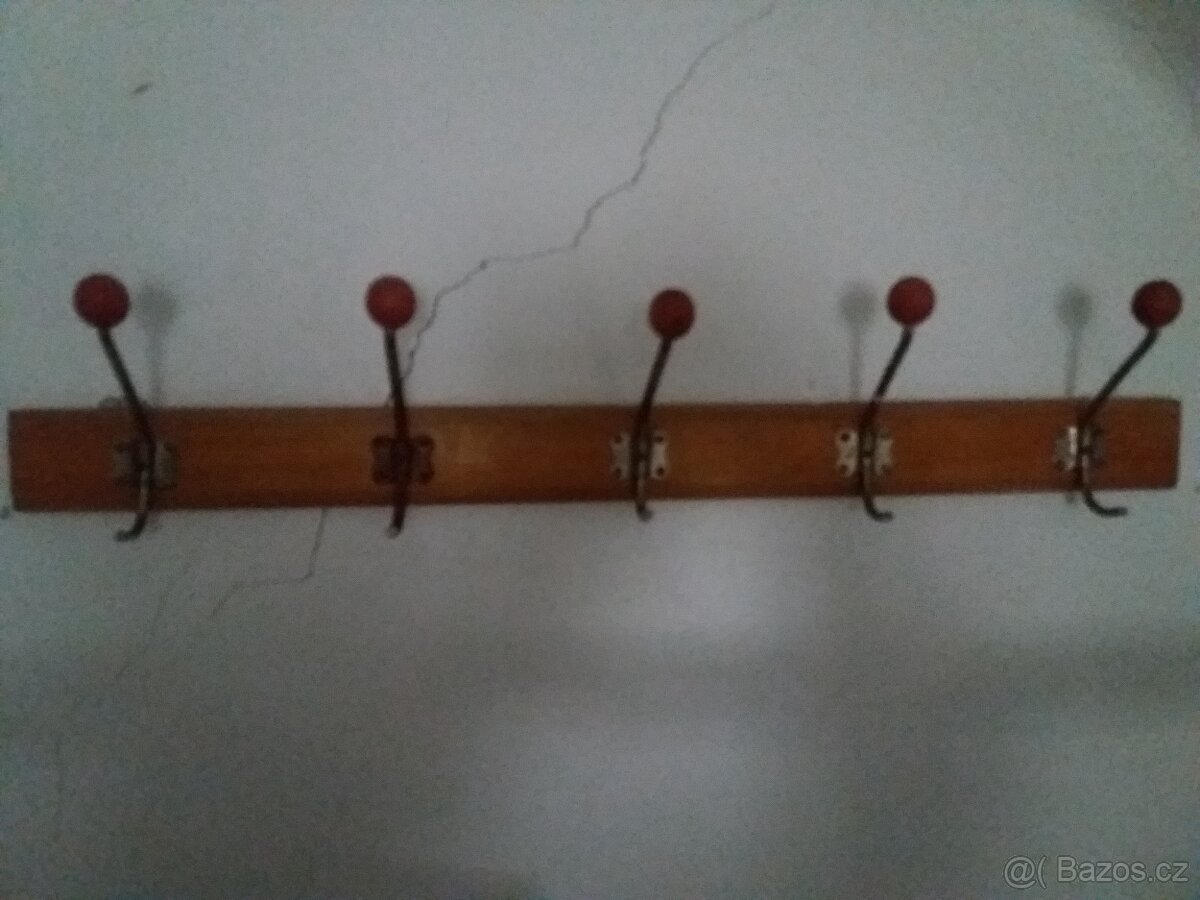 retro polička na koření a další