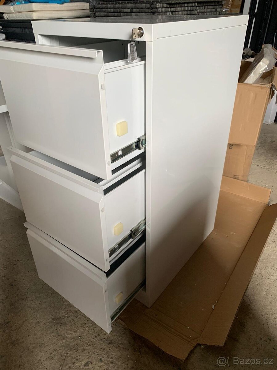 Nová kancelářská skříňka uzamykatelná