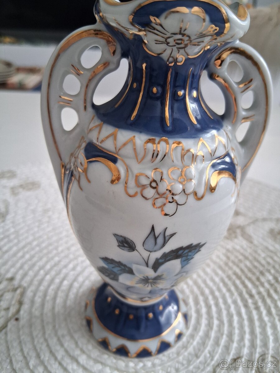Porcelánová vázička