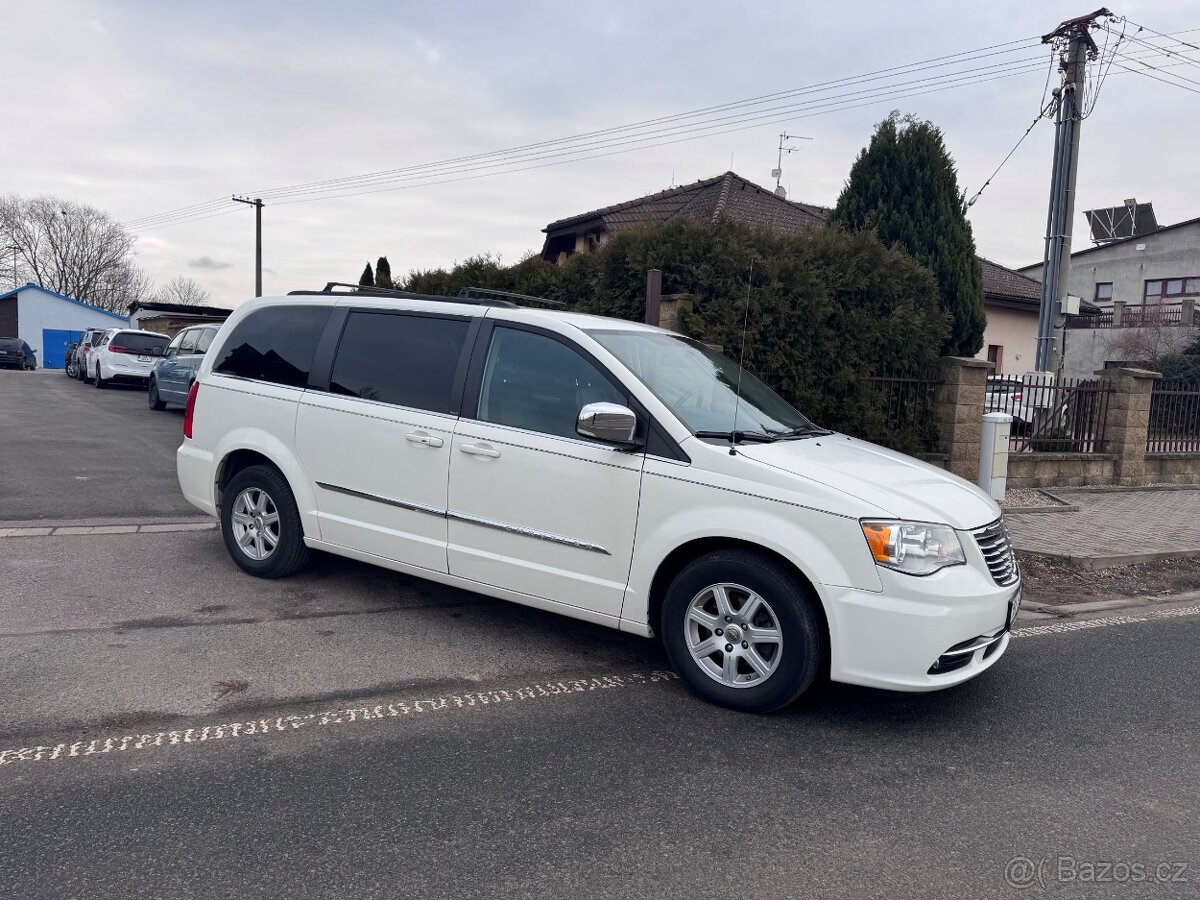 Chrysler Town Country 3,6 2x DVD RT Kůže 2011