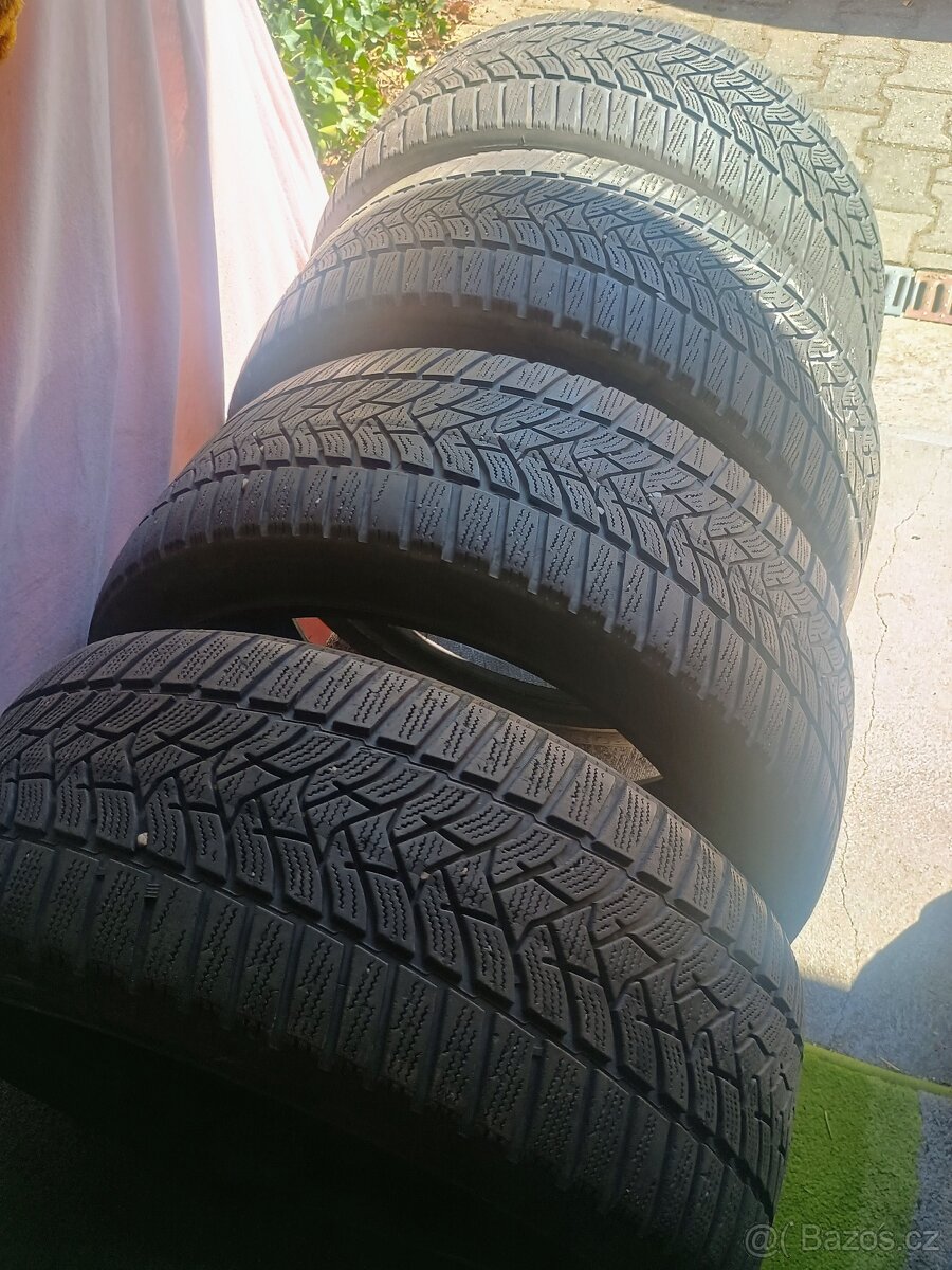 Levně sada pneu 225/45/17 Dunlop