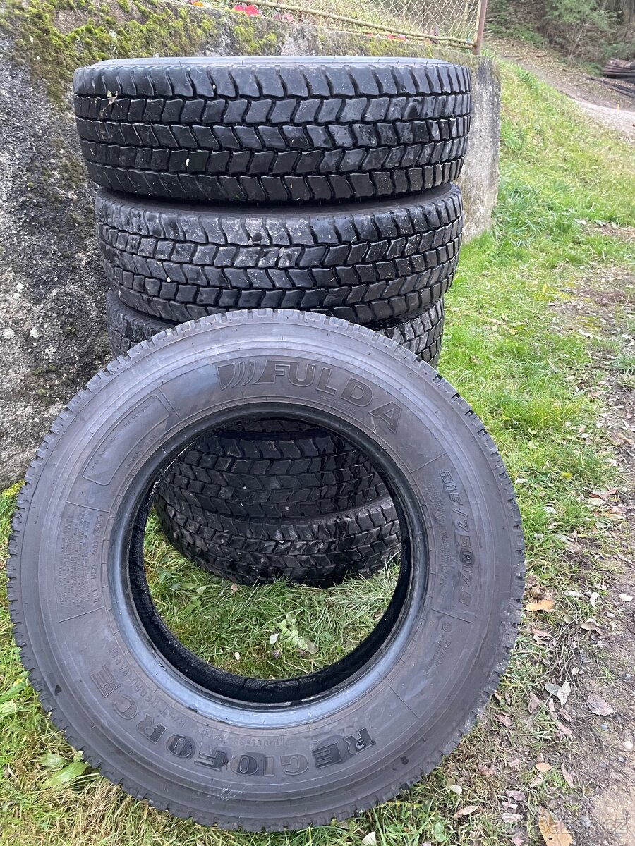Nákladní pneu Fulda 215/75 R17,5