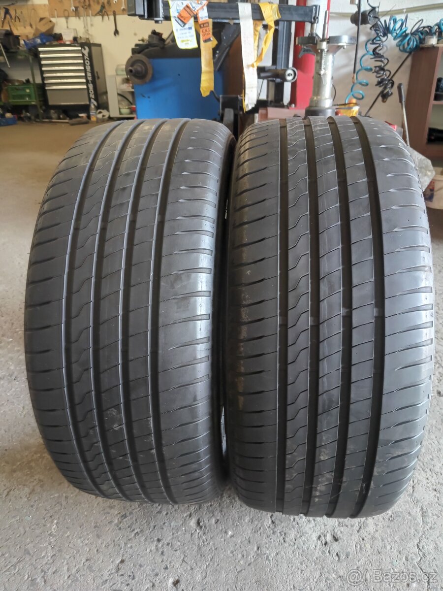 2xletní pneu 235/40/19.Firestone.