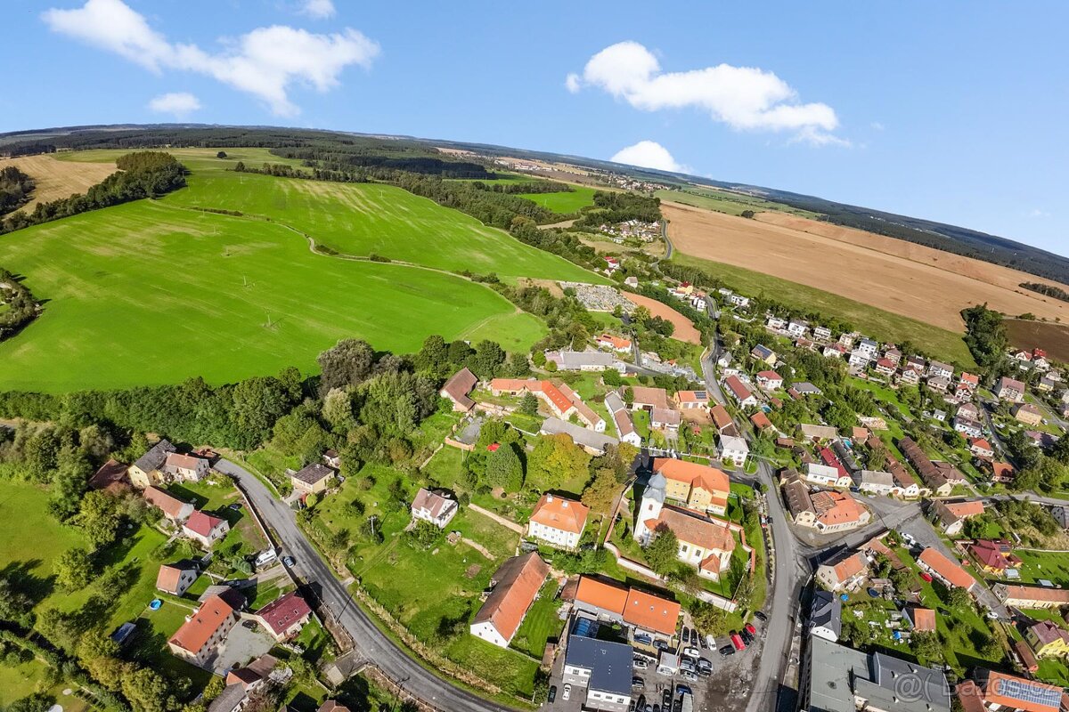 Prodej stavebního pozemku 3880 m2, Ledce