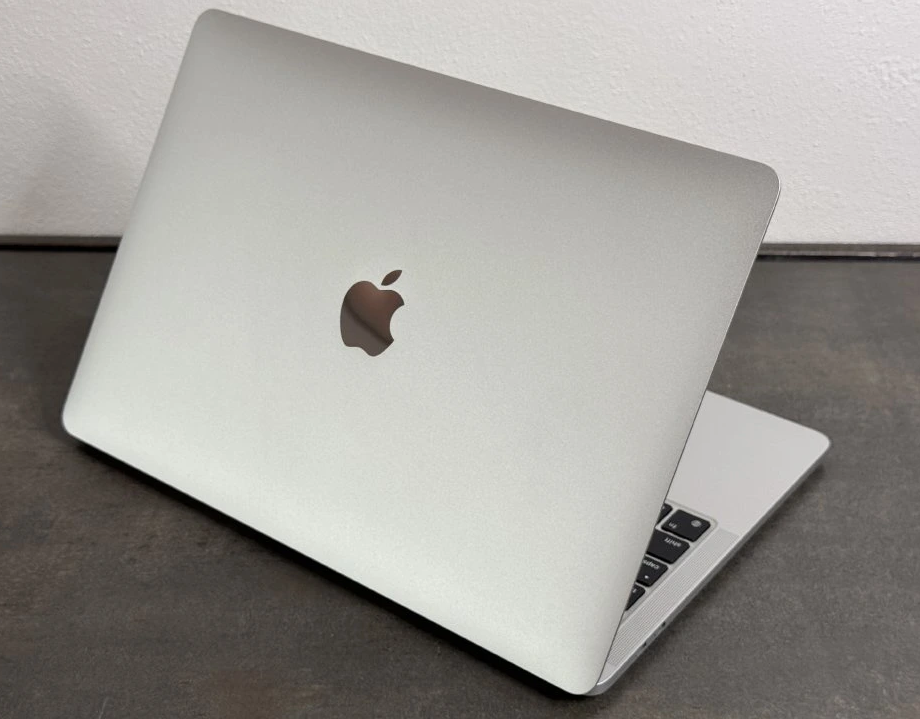 APPLE MacBook Pro 13" 16GB RAM 512 GB SSD + myš + ochrany