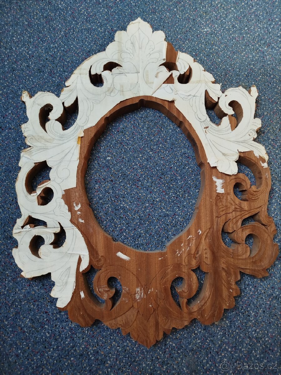 Rozpracované mahagonové zrcadlo – ruční řezba – 80×61 cm