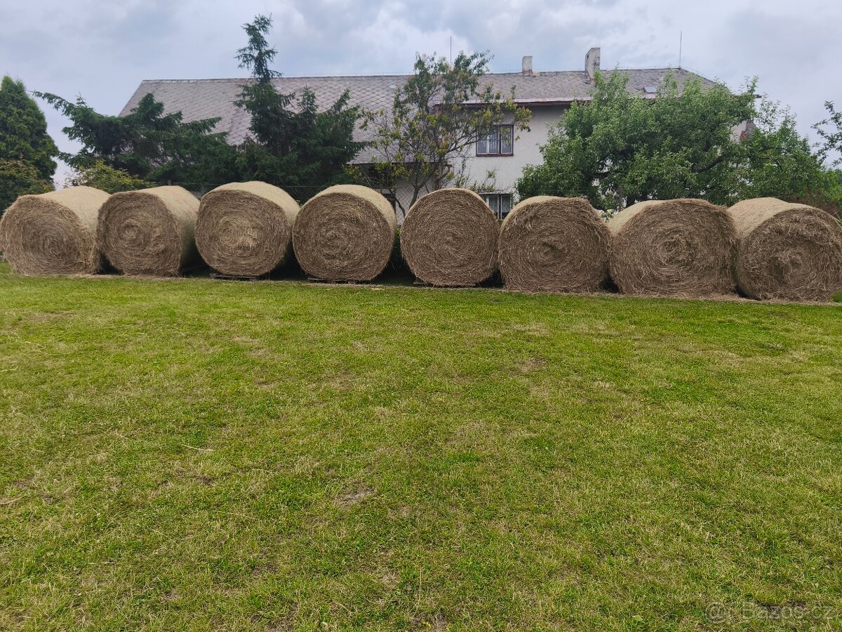 Balíky sena