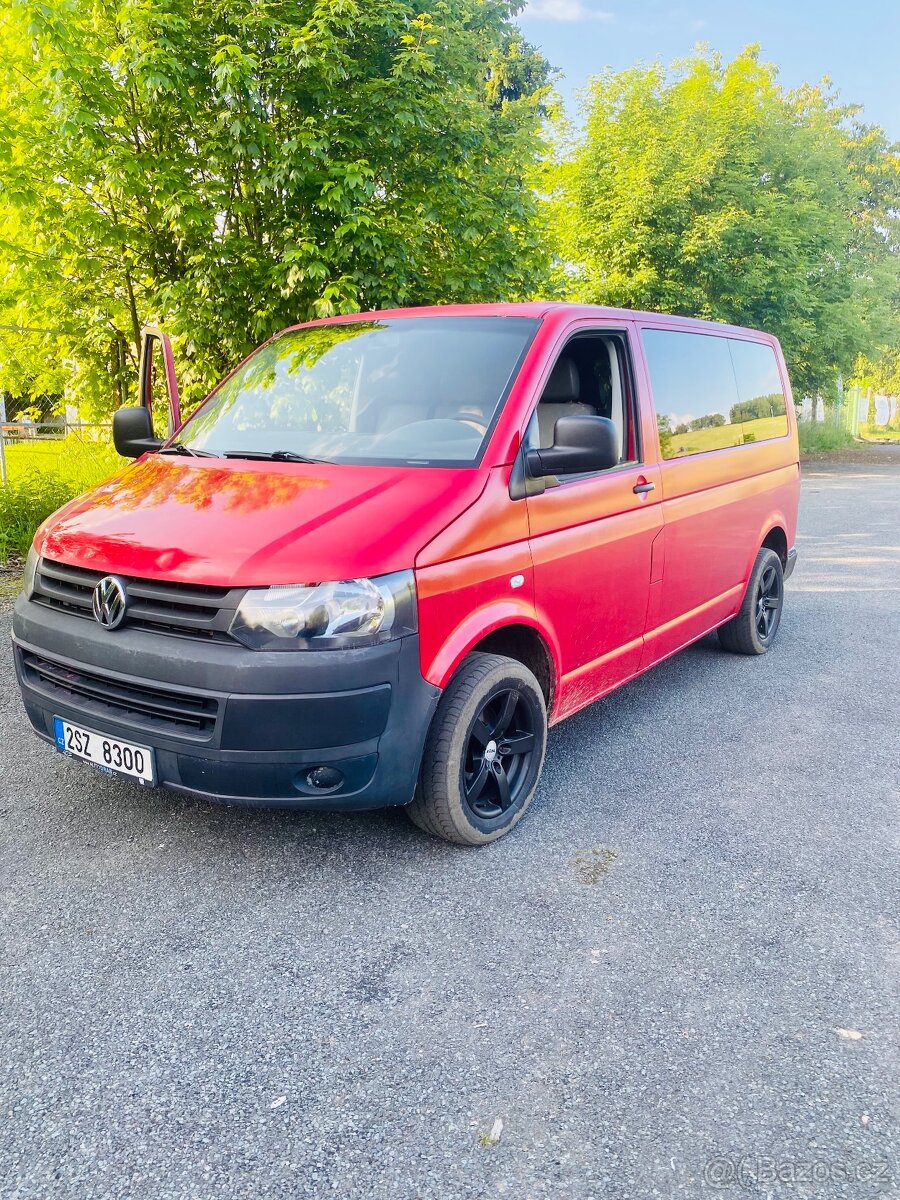 VW Transporter T5 1.9 TDi 9 míst