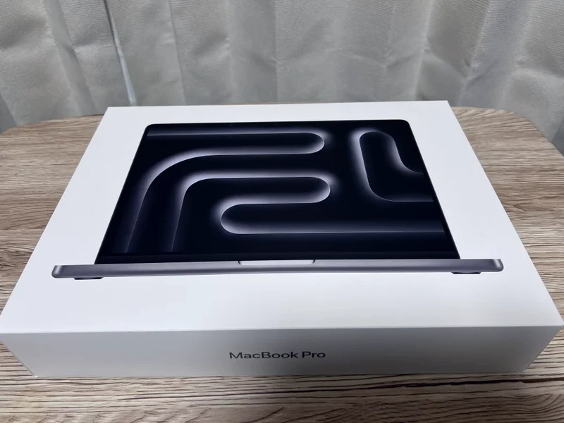 Nový MacBook Pro 14, M3 Pro, 512GB, 18GB RAM, Office, ZÁRUKA
