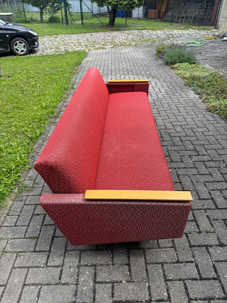 Rozkládací gauč
