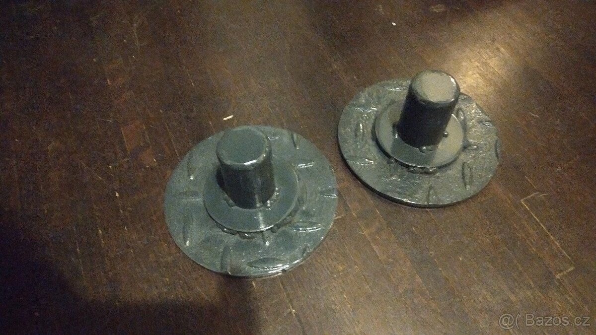 Rameno zadní náprava opravné kusy pro uložení pružiny.
