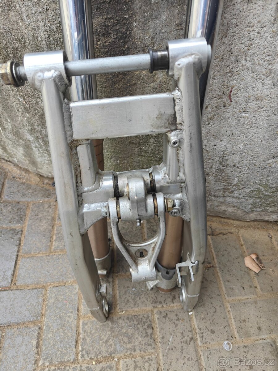 Husqvarna 610 / 410 - zadní kyvná vidlice