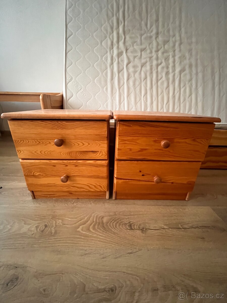 noční stolky dřevěné