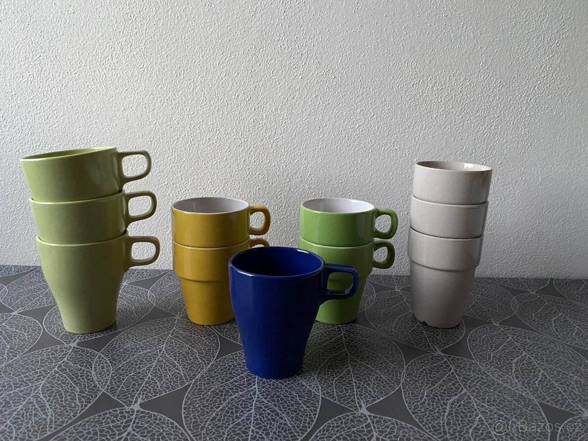 Nové stohovatelné hrnky - 11 ks, různé barvy, 250 ml