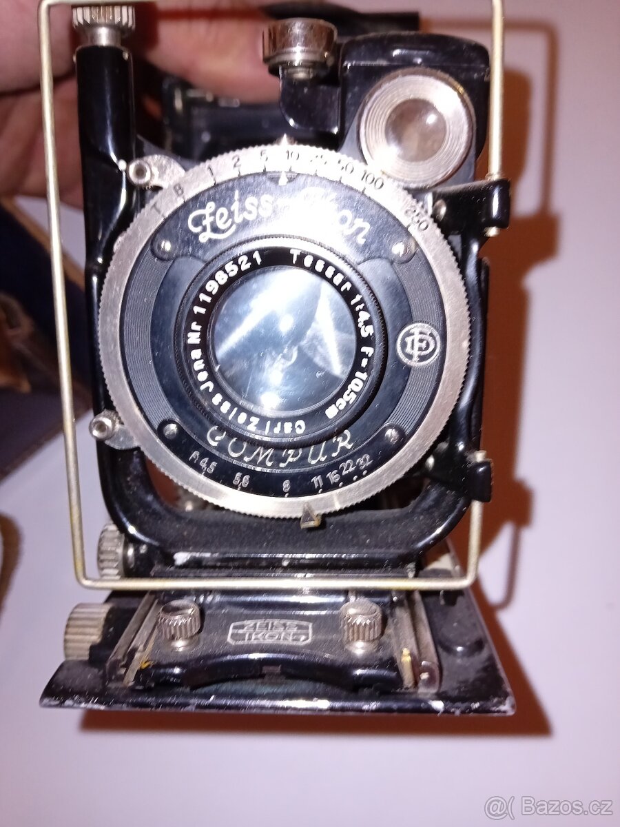 Starý fotoaparát Zeiss Ikon Compur