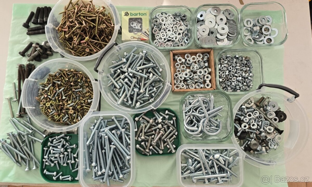 šroubky, vruty, podložky, matičky, háčky - vše nové