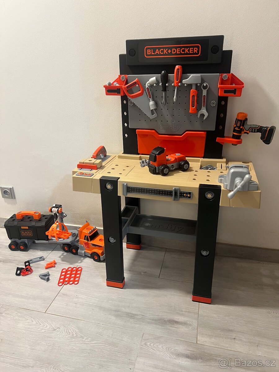 Dětský pracovní ponk Black + Decker, kamion s kufrem