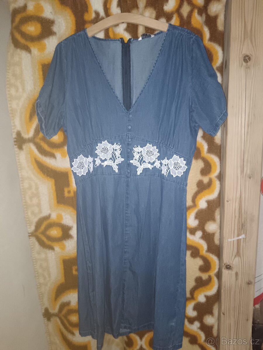 Krásné džínové šaty