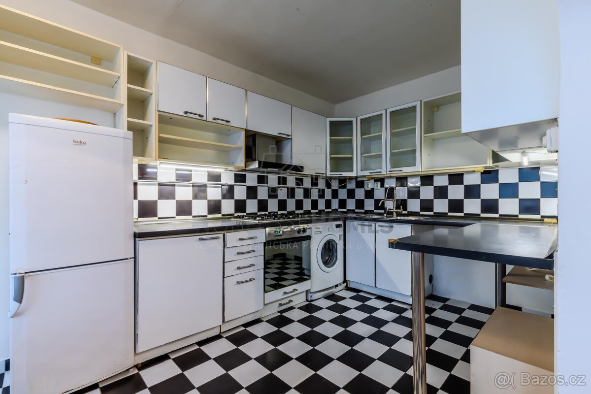 Prodej bytu 3+1 72 m s lodžií, Lovosická, Praha 9 - Prosek,