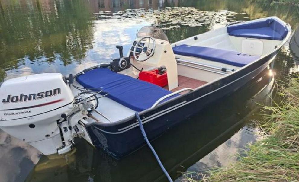 Motorový člun s motorem Johnson 9,9 Hp