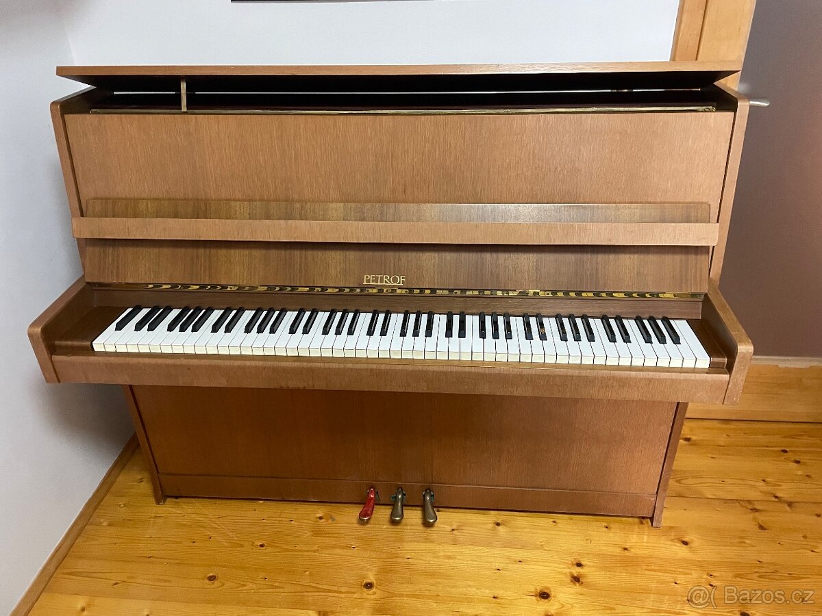 Pianino PETROF
