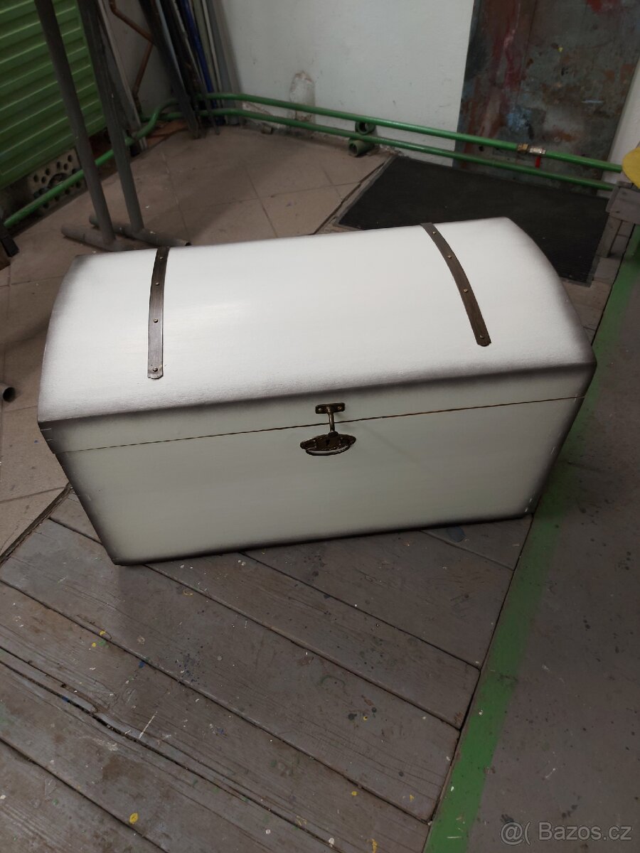 Prodám dřevěnou truhlu