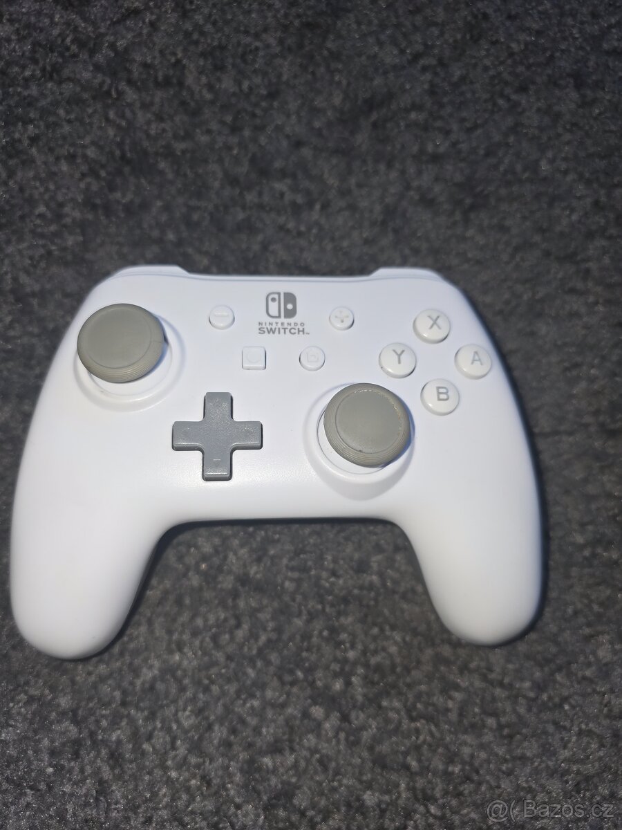 Drátový ovladač PowerA pro Nintendo Switch - bílý