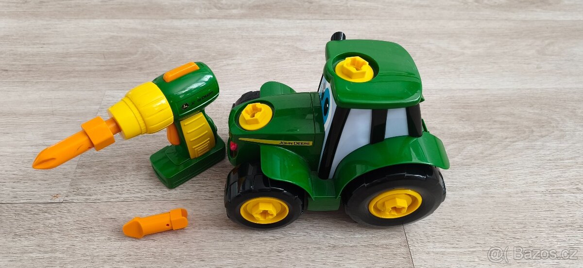 Traktor šroubovací