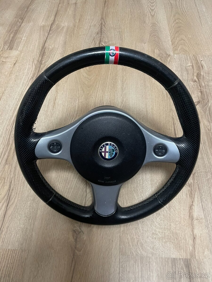 Alfa Romeo 157 kožený volant