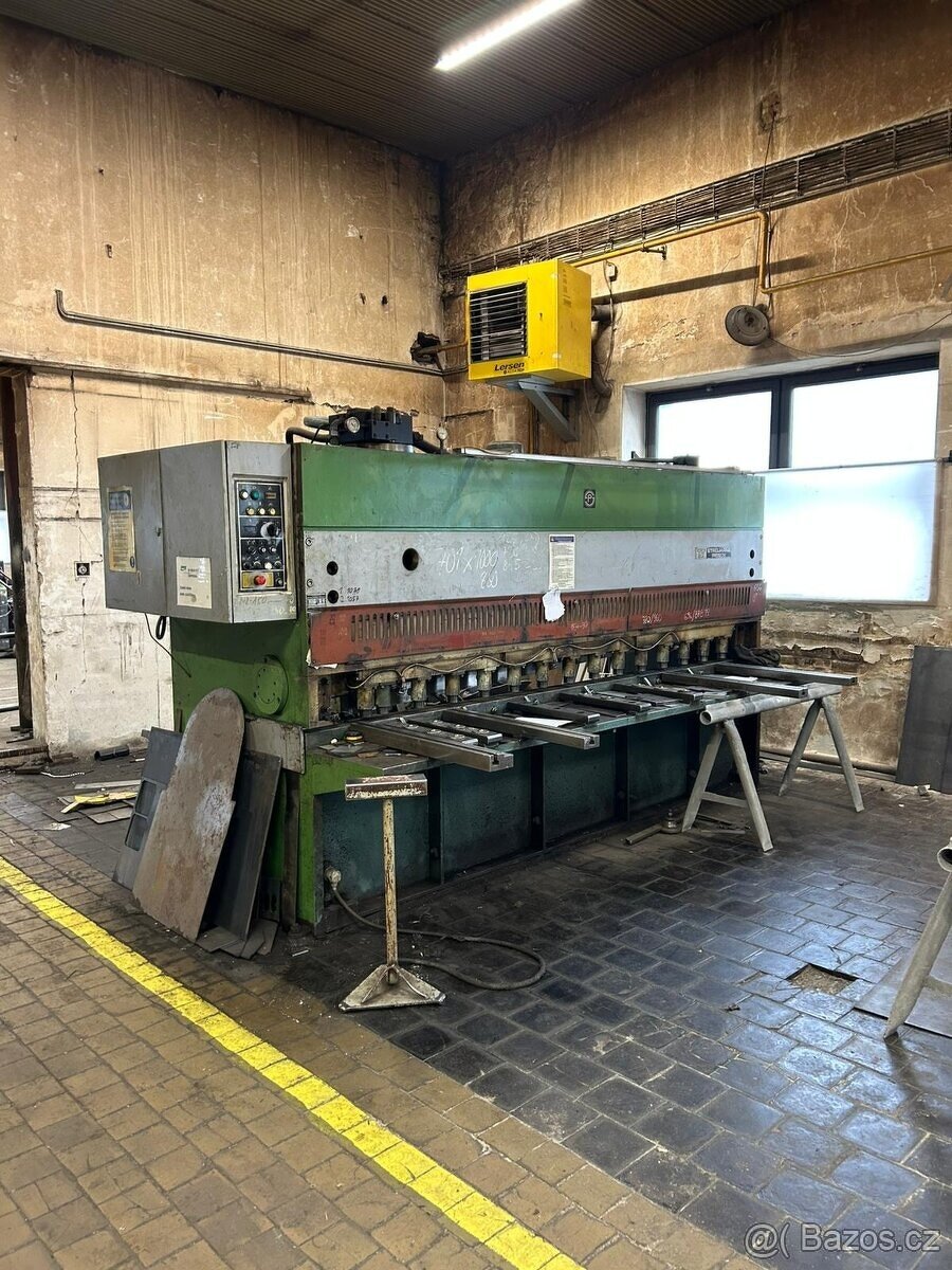 Tabulové nůžky CNTA 3150/10A