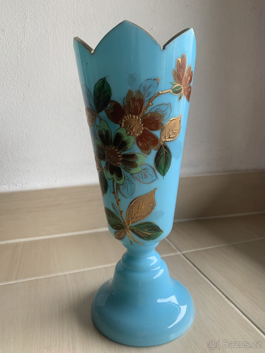 Váza starožitná s květy