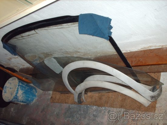 Opel Combo čelní okno