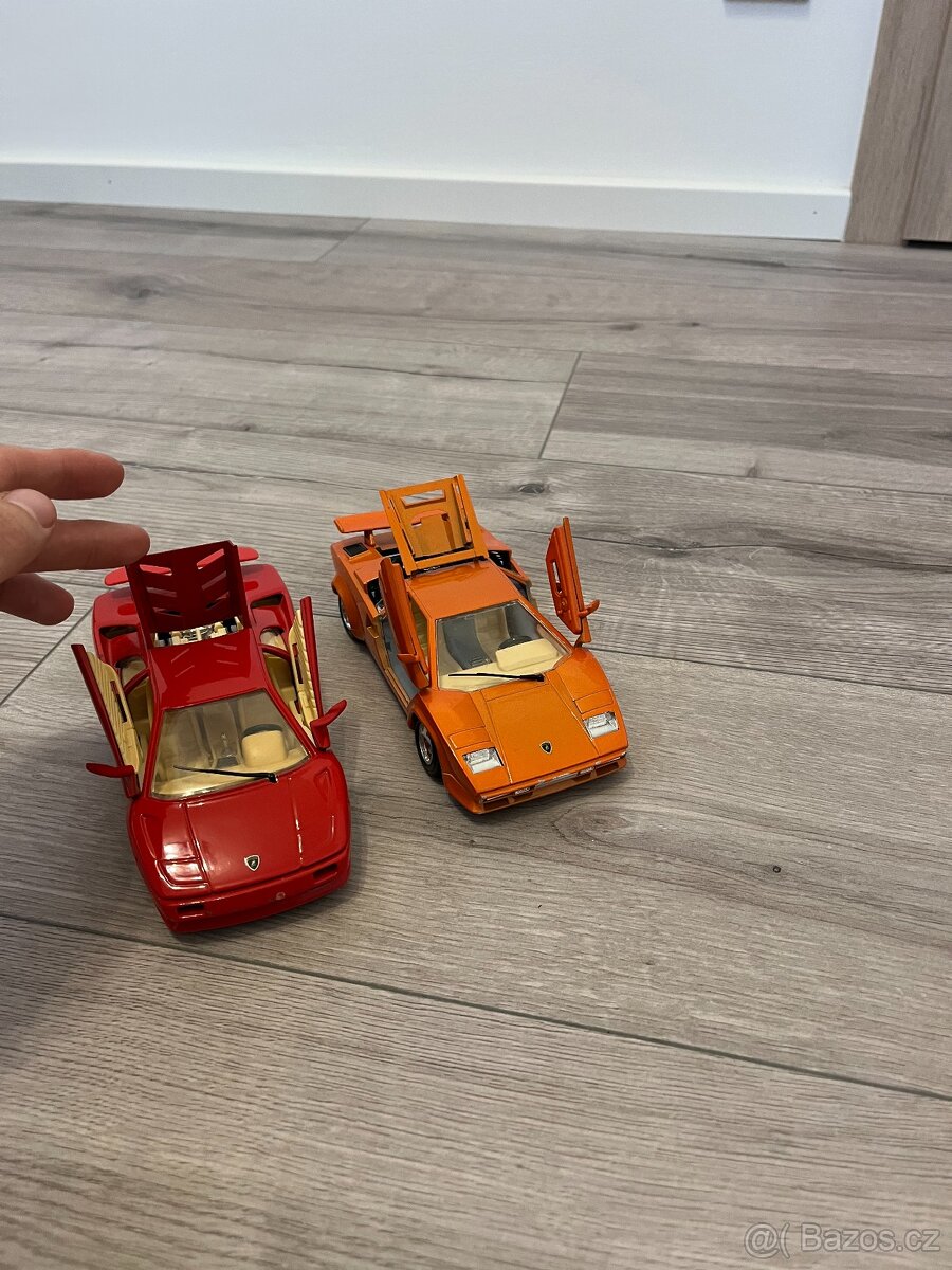 Bburago 1:24 sbírka 3x modelu aut lehce poškozené