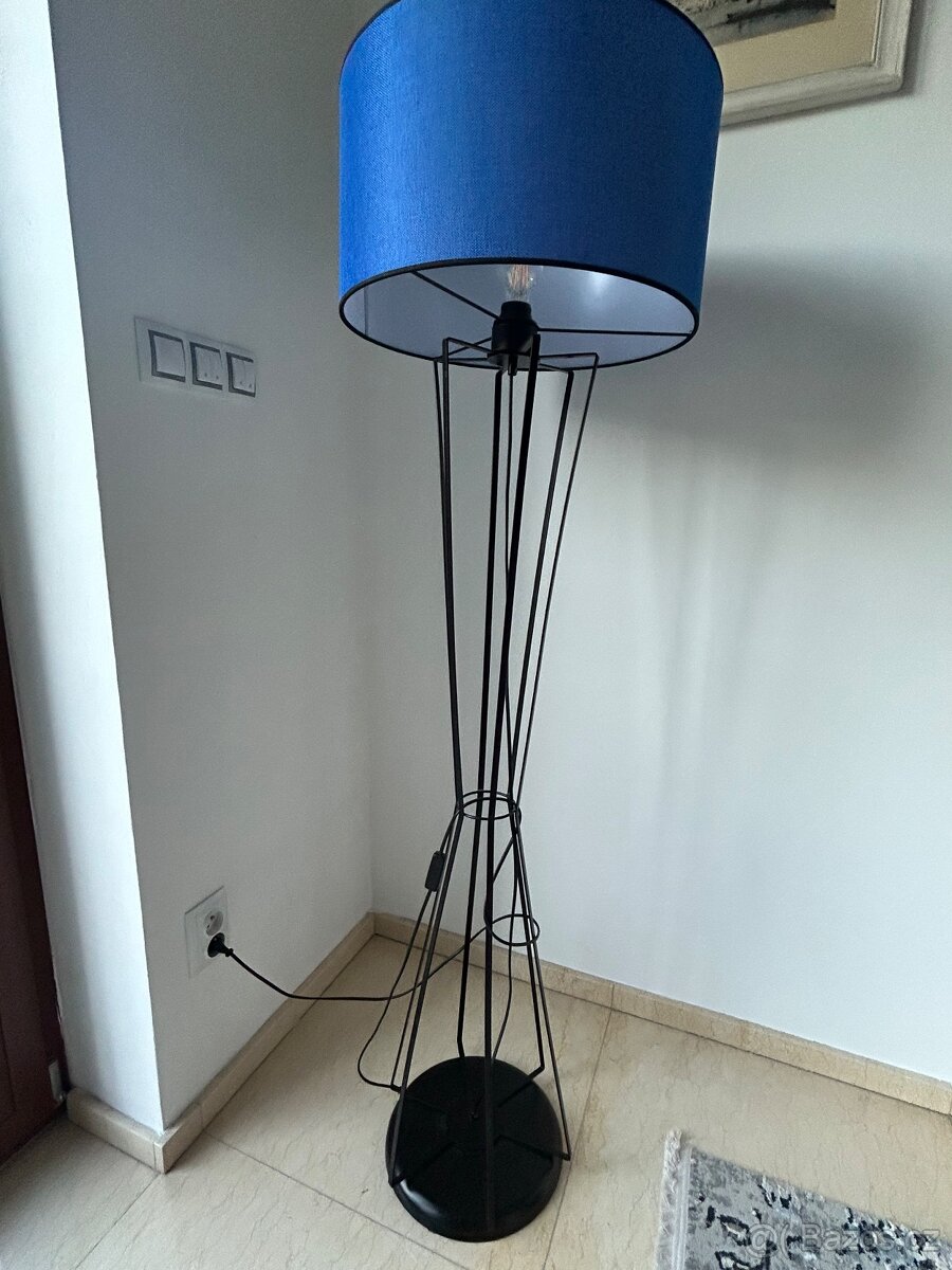Lampa stojací