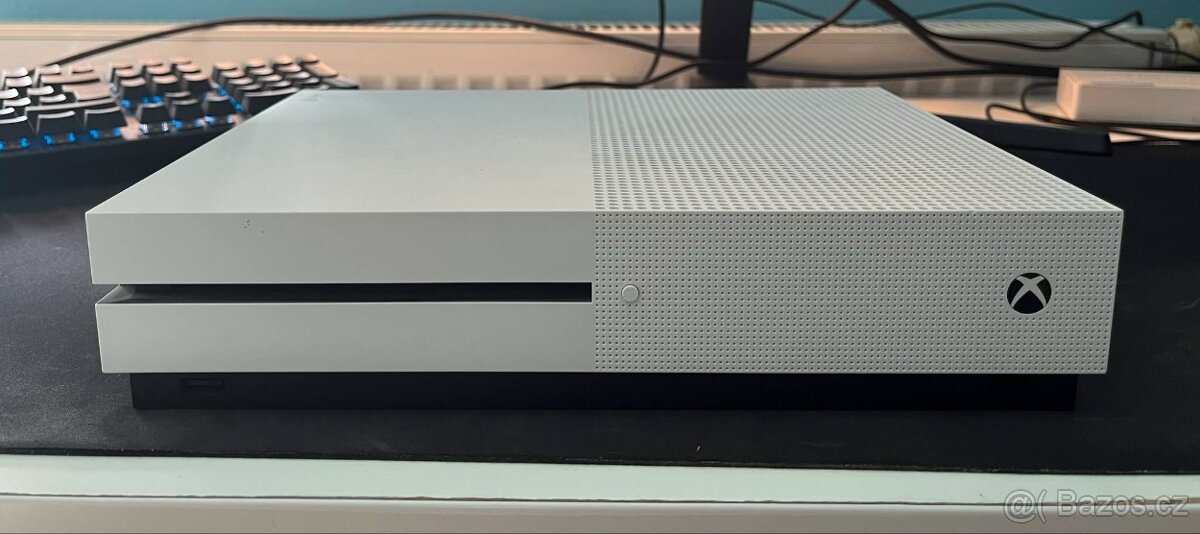Prodám Xbox One S 1TB – plně funkční