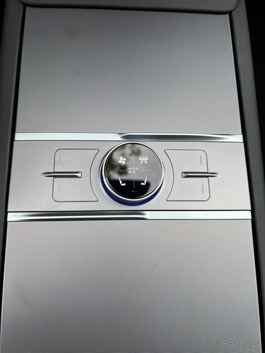 Sexy Knob na Tesla Y Juniper
