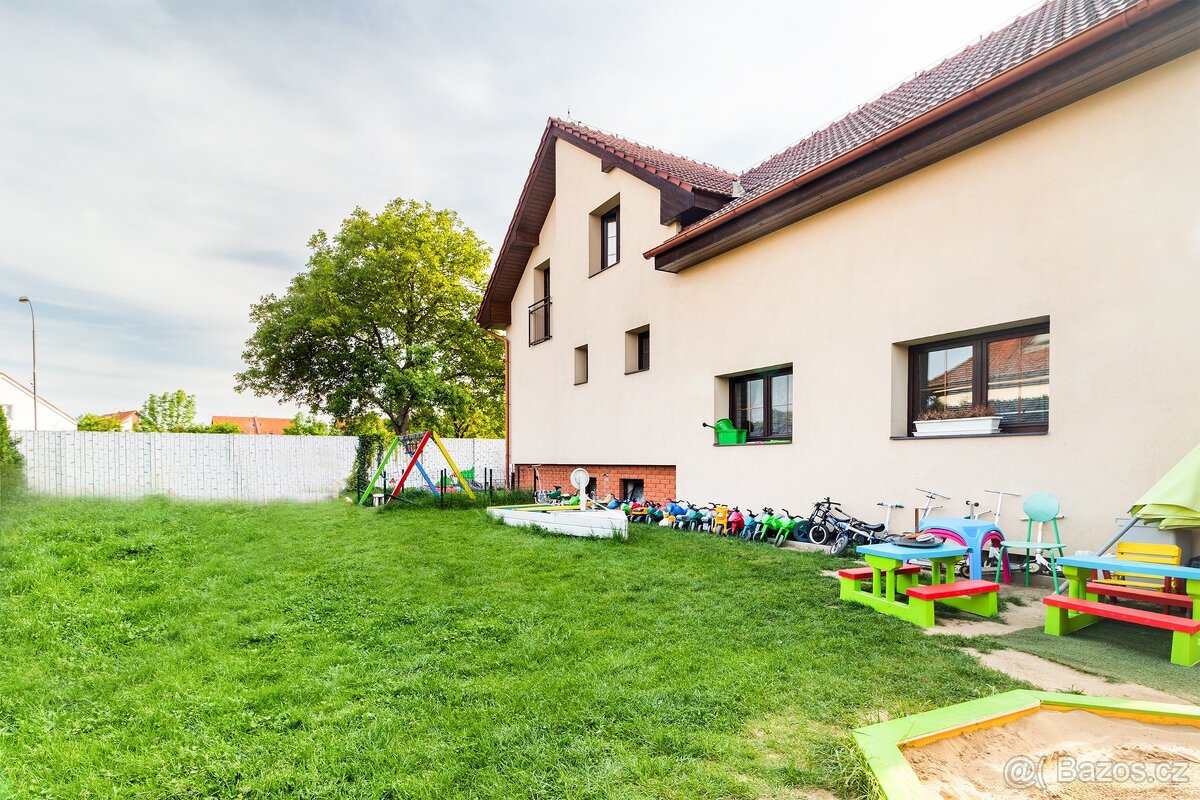 Prodej rodinného domu, 255 m2 + 481 m2 pozemek, Jesenice - O