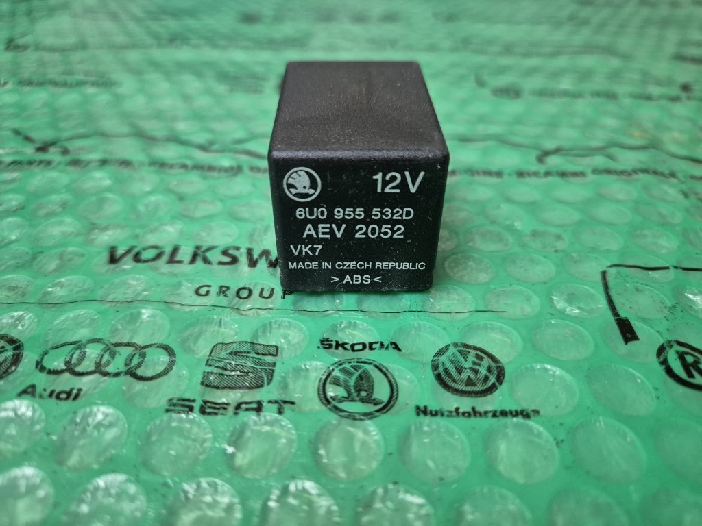 cyklovač předního stěrače s pamětí Škoda Felicia 6U0955532D