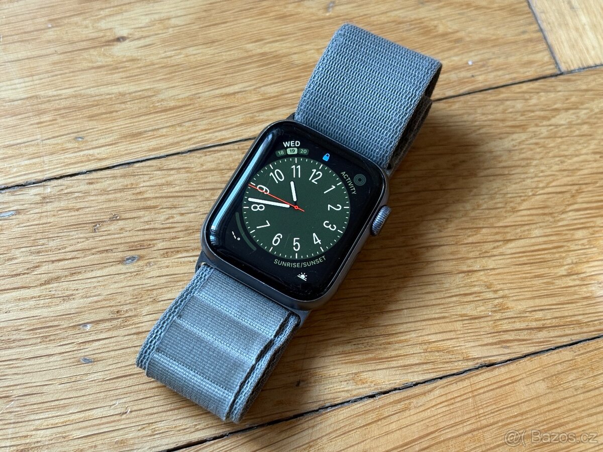 Apple Watch Series 4 šedé GPS 40mm