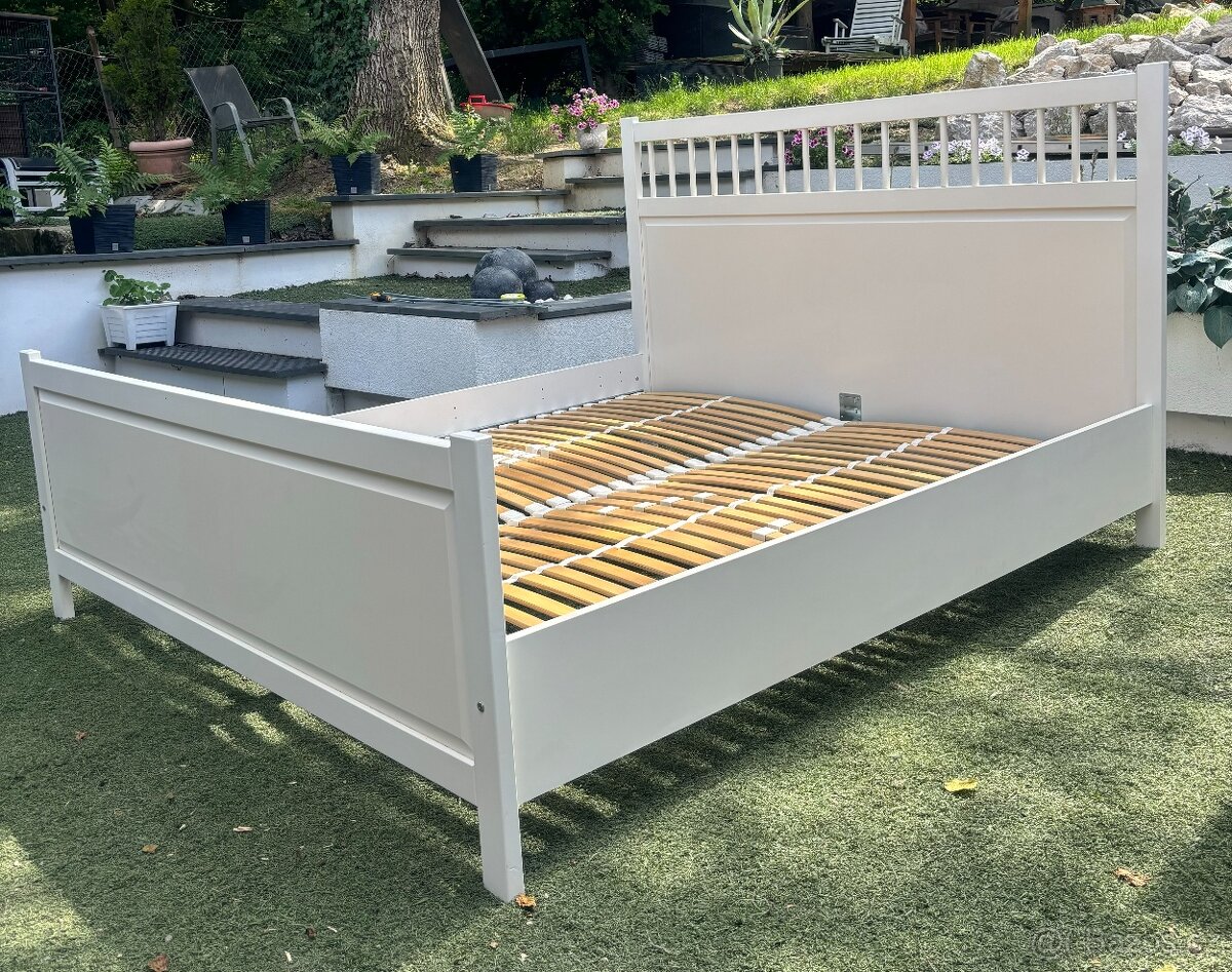 Manželská postel Ikea Hemnes