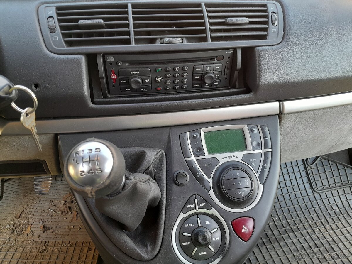 Peugeot 807